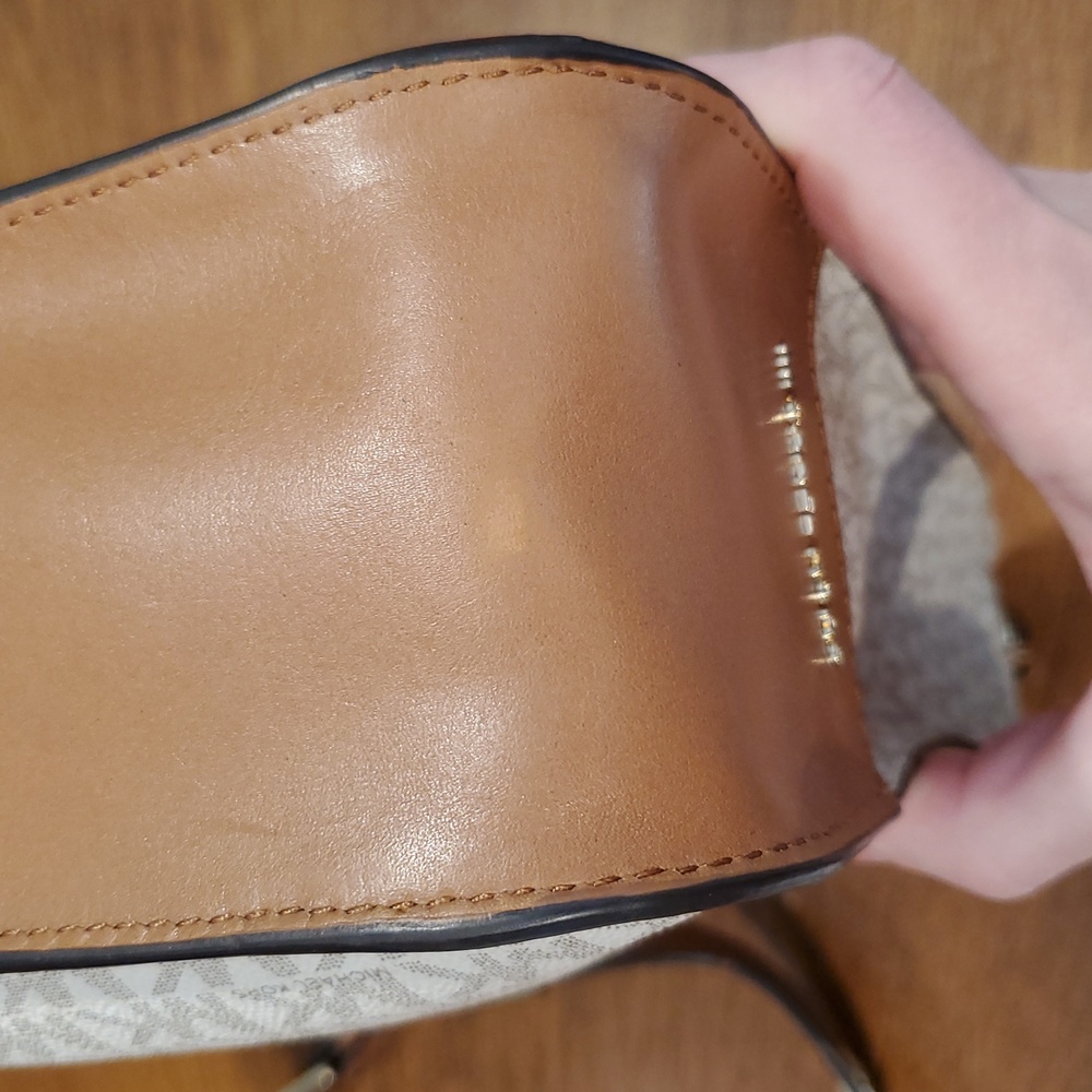 Like NEW Michael Kors Sullivan Messenger Bag Grommet Strap - Picture 8 of 12
